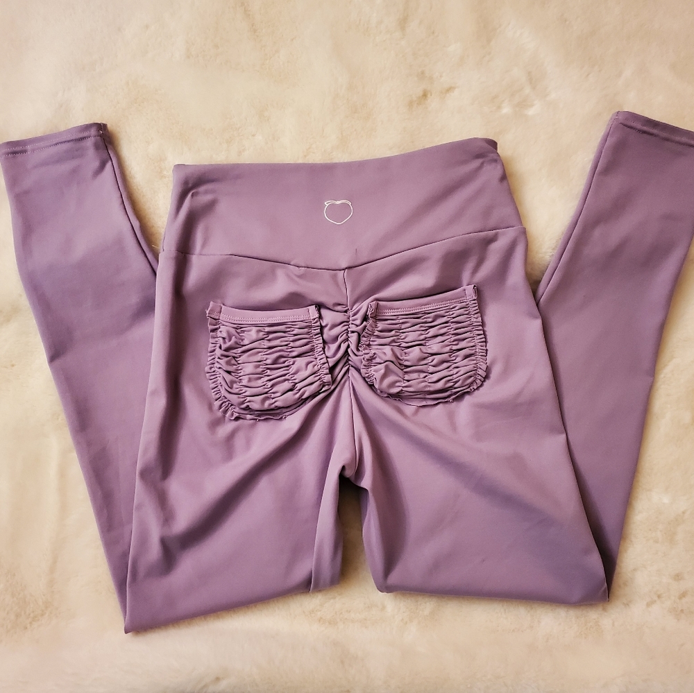 Peachy Bunz Scrunch Pocket Leggings Size Large